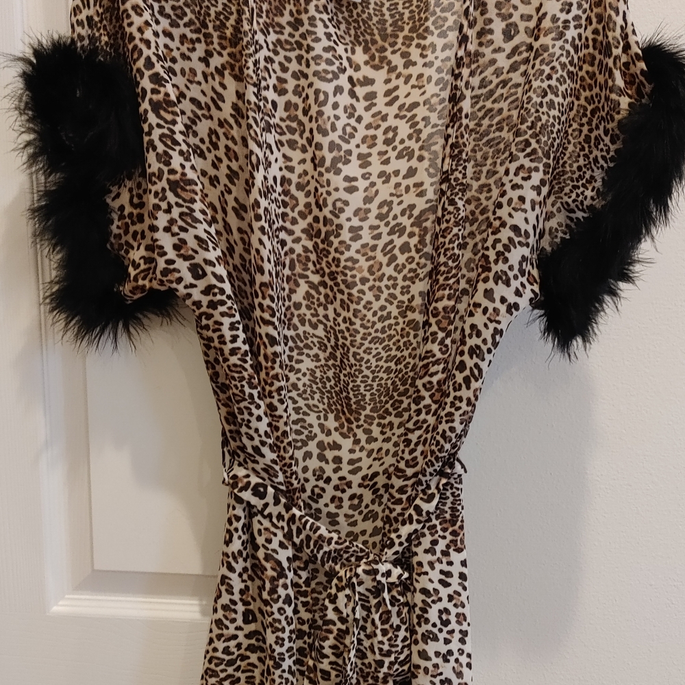 ✨️In Bloom Leopard Print Robe - Picture 5 of 14